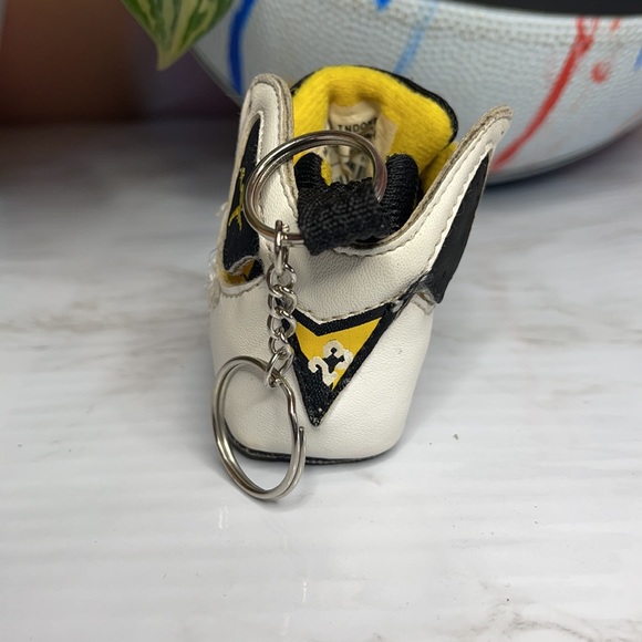 Nike Air Jordan 7 - Varsity Maize Keychain - Picture 4 of 8